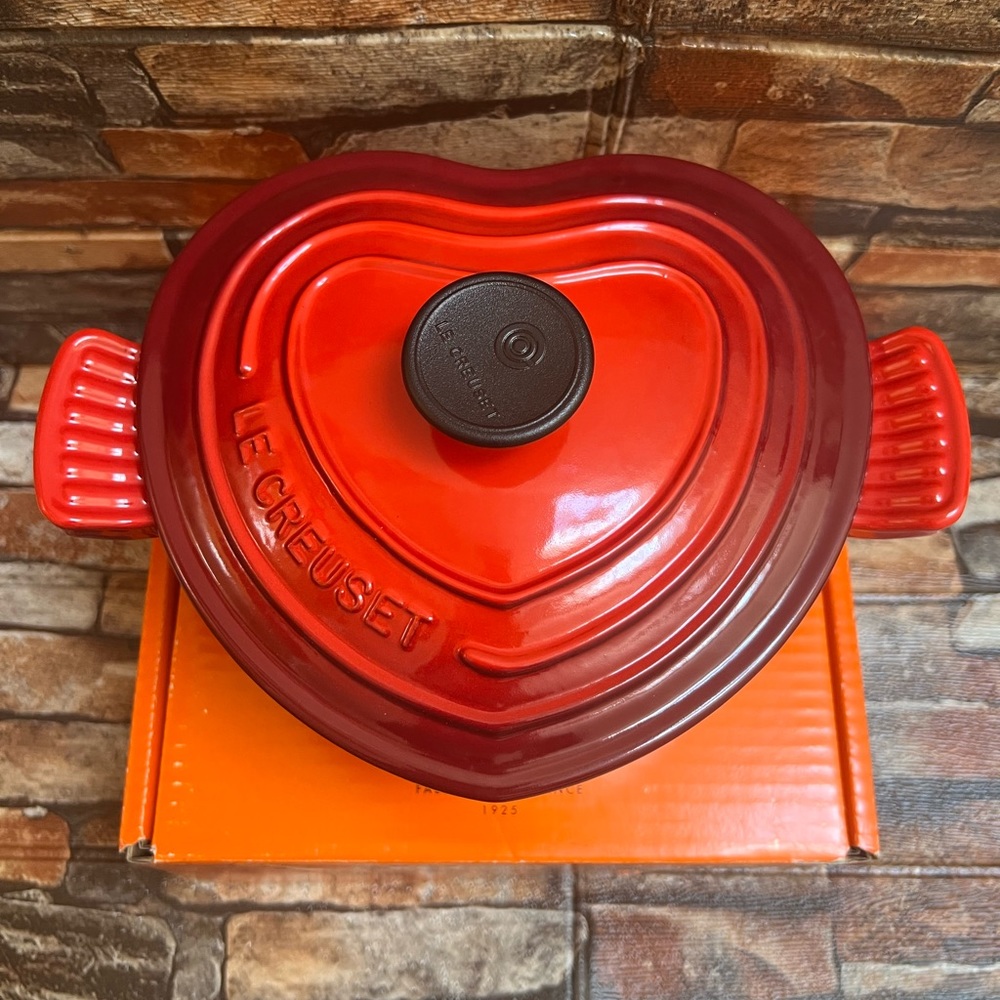 Le Creuset Heart Shaped Dutch Oven 2QT